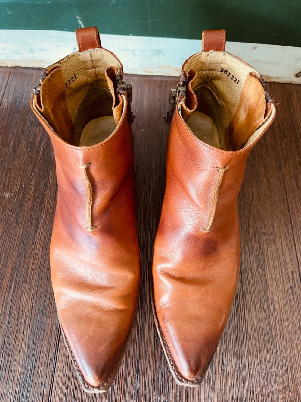 FRYE Sacha Moto Shortie in Cognac